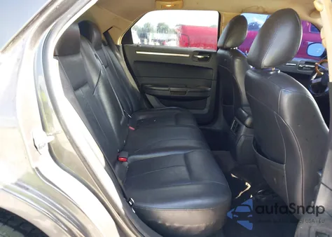 2010 Chrysler 300 Touring/Signature Series/Executive Series z USA, uszkodzony, nr VIN 2C3CA5CV9AH220981